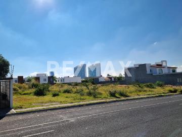 TERRENO EN VENTA FRENTE AL PARQUE