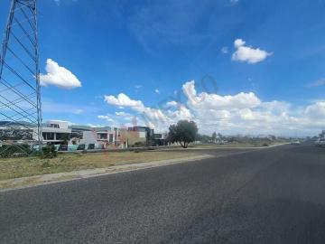 Terreno en venta sobre avenida principal en cumbres del lago juriquilla