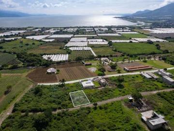 Terreno en Viñedos con vista a la laguna
