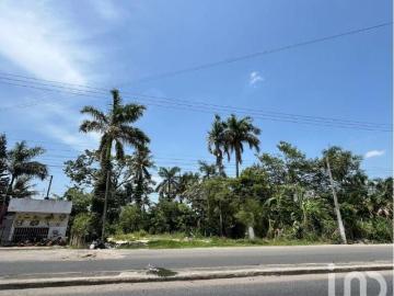 Terreno en zona Comercial de 600 m² a Pie de Carretera en La Isla, Km 3.8