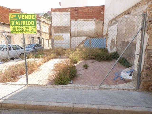 TERRENO ENTRE LA SANTISIMA TRINIDAD Y EL PASEO CALVARIO