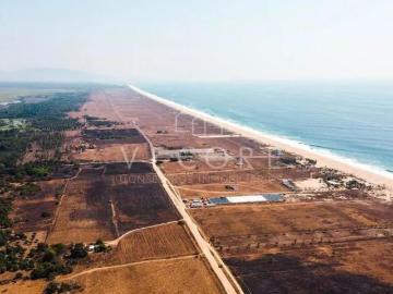 TERRENO FRENTE A PLAYA DE ACAPULCO, GUERRERO