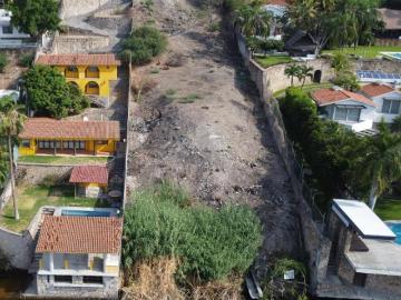 Terreno Frente al Lago en Tequesquitengo con Escritura