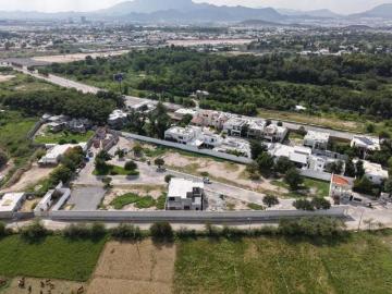 Terreno grande al norte de Saltillo en fraccionamiento cerrado Del Duero