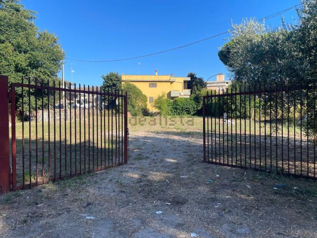Terreno in affitto di 1000 m² in Via Aurelia Nord