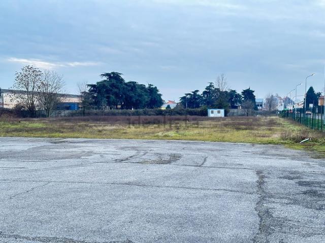 Terreno in affitto di 6000 m² in Via Verbano, 275