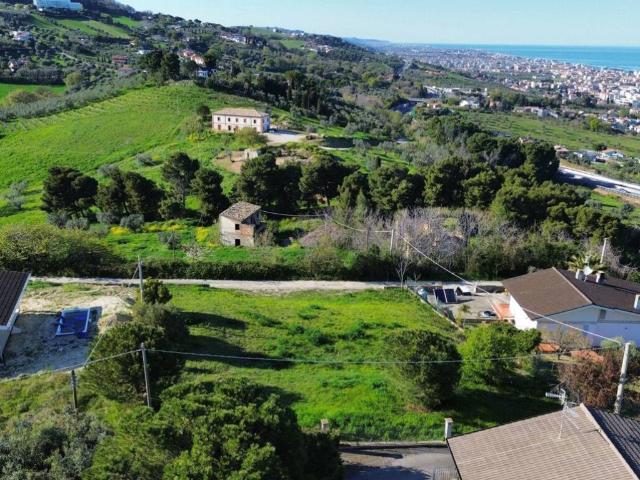 Terreno in vendita a Tortoreto TE
