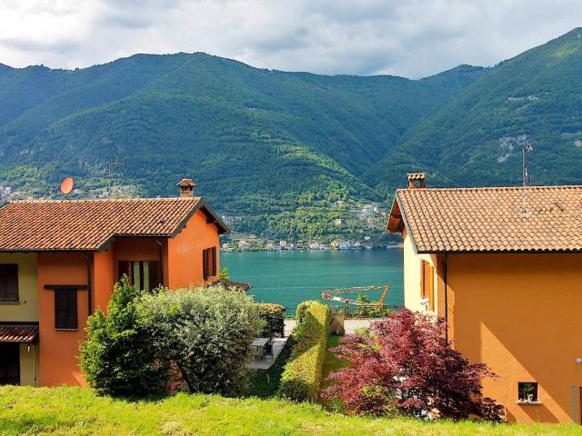 Terreno in vendita a Torno CO