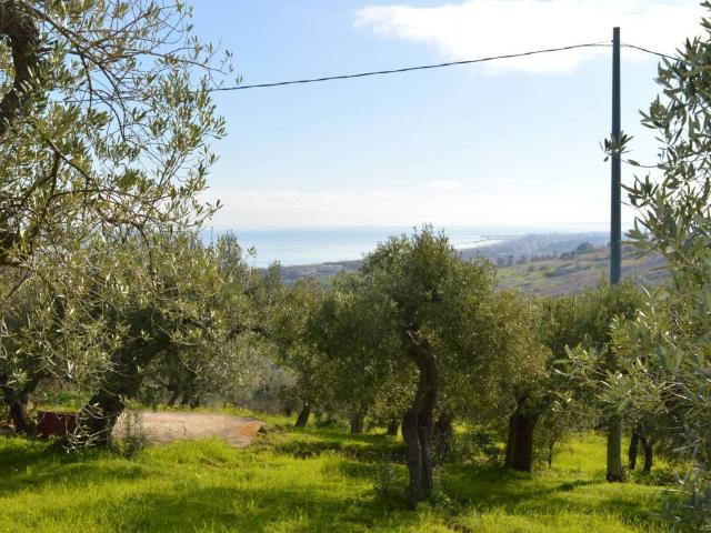 Terreno in vendita a Vasto CH