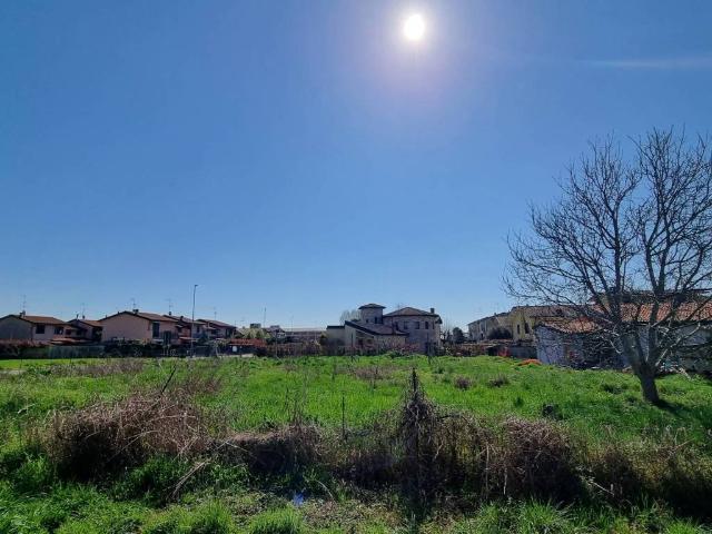 Terreno in vendita a Vellezzo Bellini PV