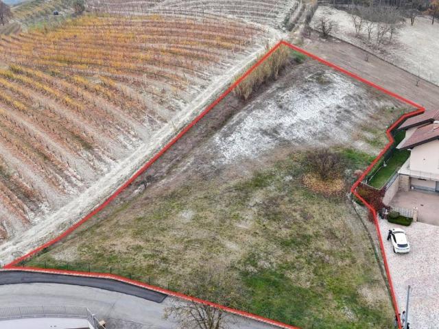 Terreno in vendita a Vezza d'Alba CN