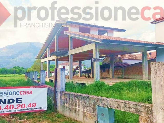 Terreno in vendita a Villa Santa Lucia FR