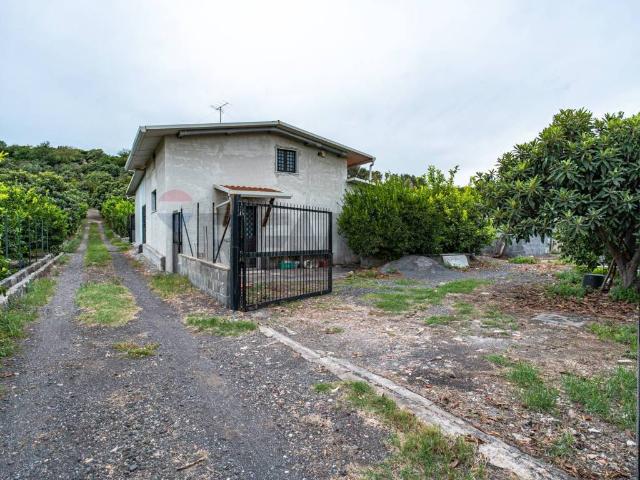 Terreno in vendita a Aci Catena CT