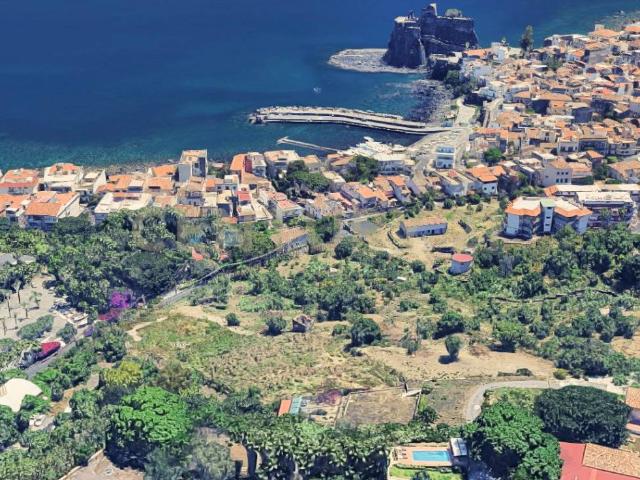 Terreno in vendita a Aci Castello CT