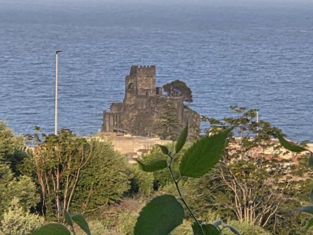 Terreno in vendita a Aci Castello CT