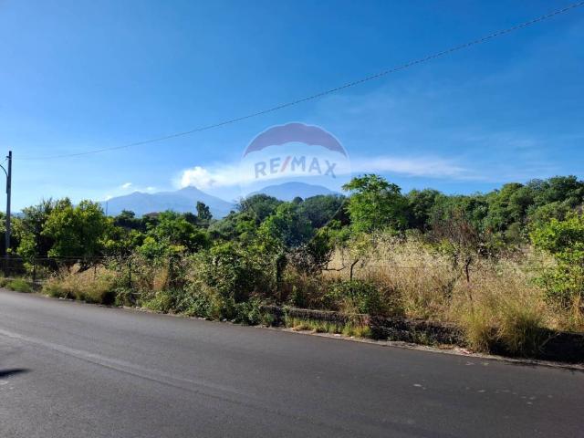 Terreno in vendita a Aci Sant'Antonio CT