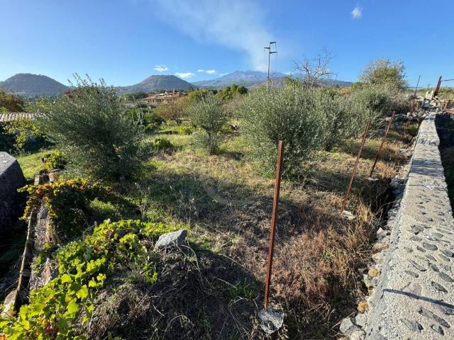 Terreno in vendita a Aci Sant'Antonio CT