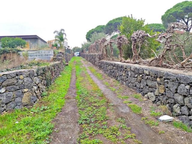 Terreno in vendita a Aci Sant'Antonio CT