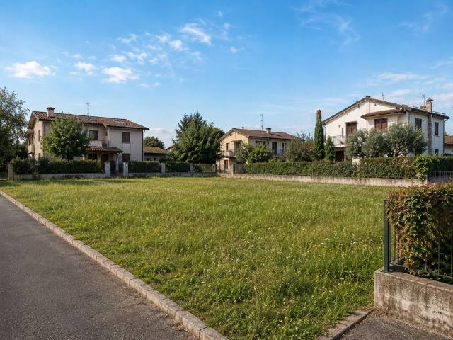 Terreno in vendita a Albaredo d'Adige VR
