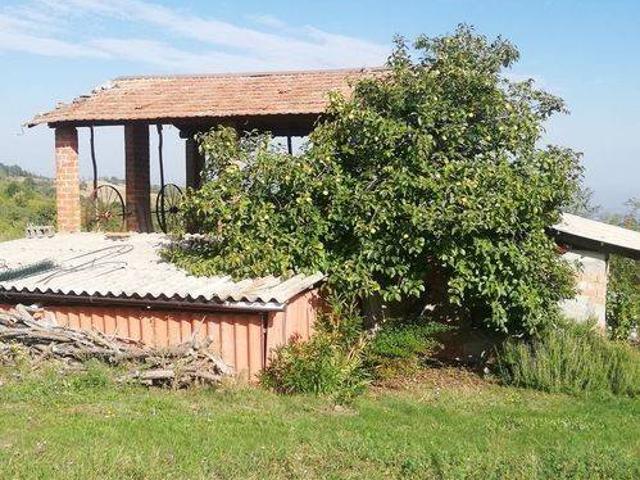 Terreno in vendita a Alta Val Tidone PC