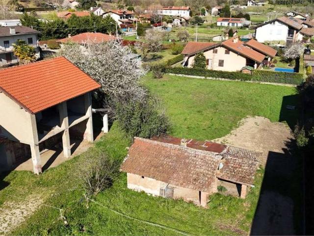 Terreno in vendita a Angera VA