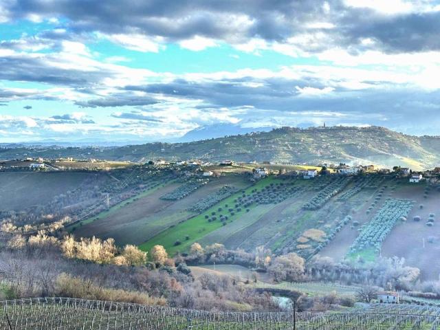 Terreno in vendita a Atri TE