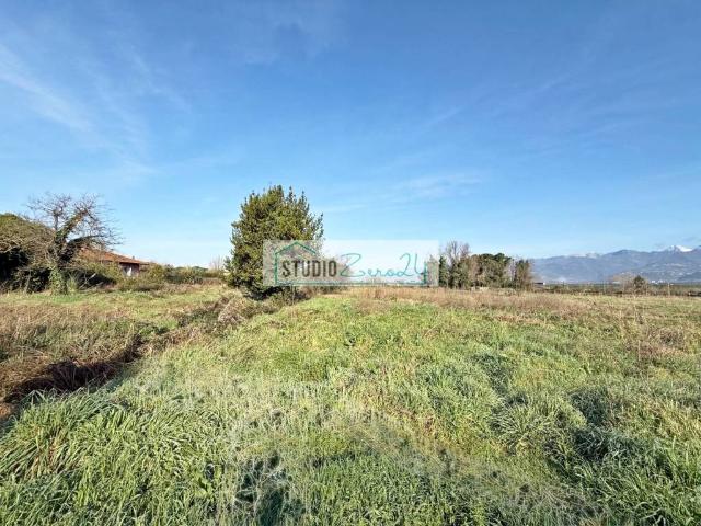 Terreno in vendita a Camaiore LU