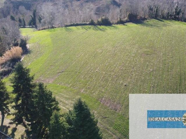 Terreno in vendita a Camporotondo di Fiastrone MC