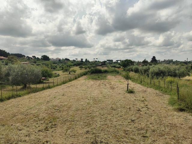 Terreno in vendita a Castel Gandolfo RM