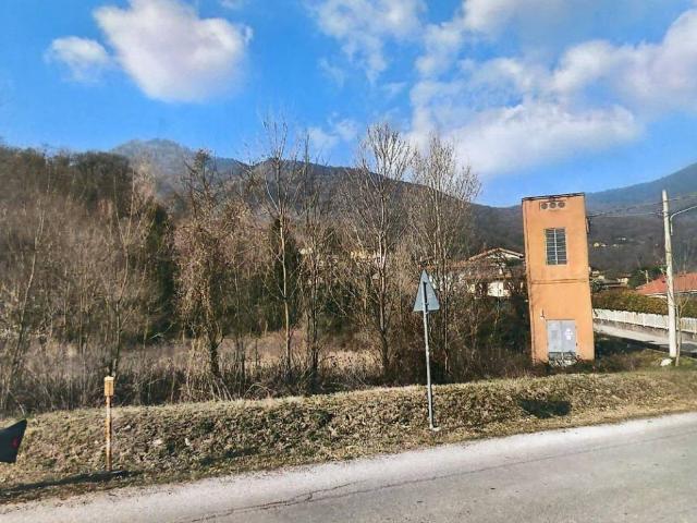 Terreno in vendita a Casalzuigno VA
