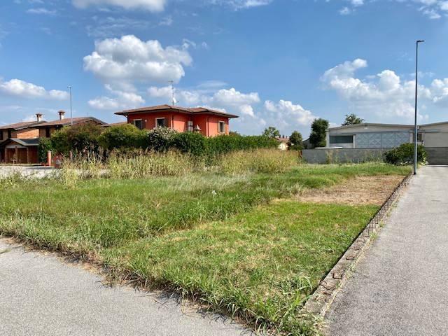 Terreno in vendita a Corte de' Cortesi con Cignone CR