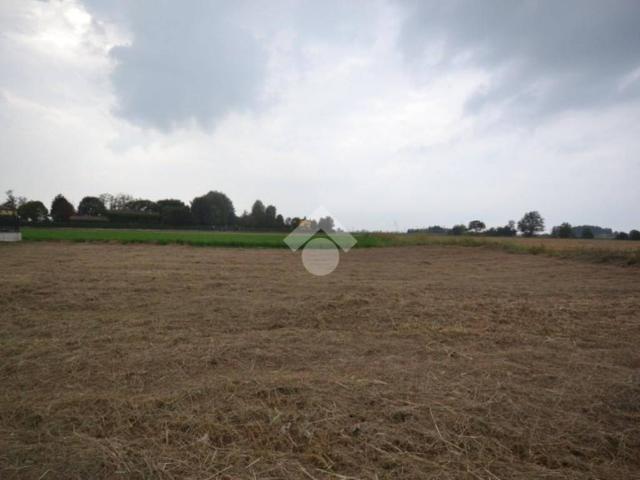 Terreno in vendita a Corte de' Cortesi con Cignone CR