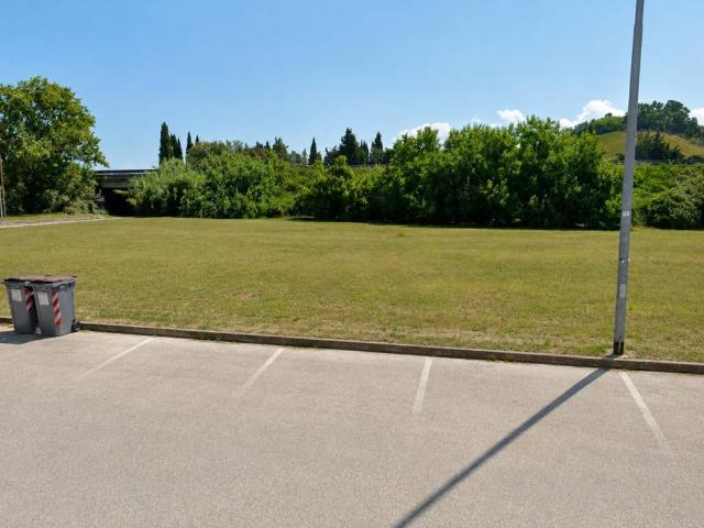 Terreno in vendita a Falconara Marittima AN