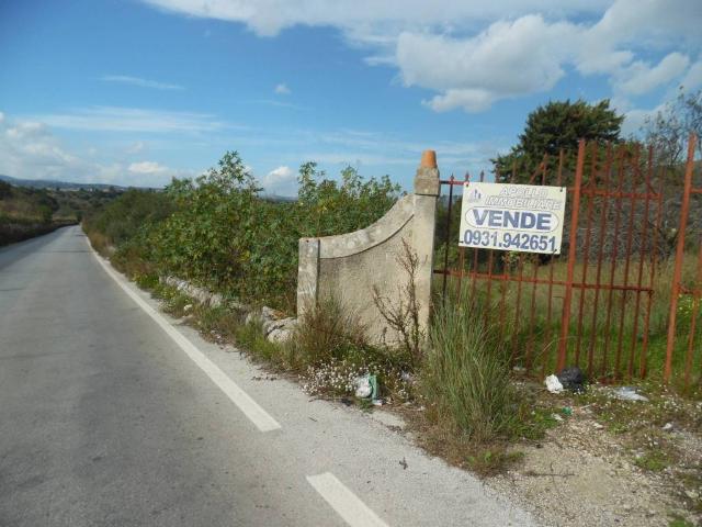Terreno in vendita a Floridia SR