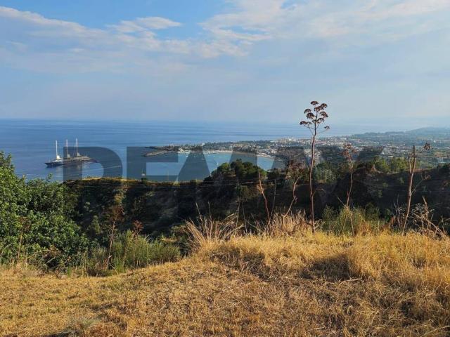 Terreno in vendita a Giardini Naxos ME