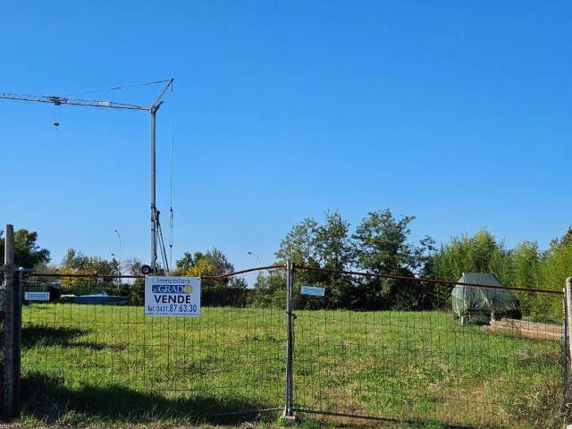 Terreno in vendita a Grado GO
