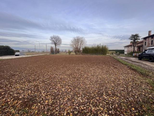 Terreno in vendita a Isola Vicentina VI