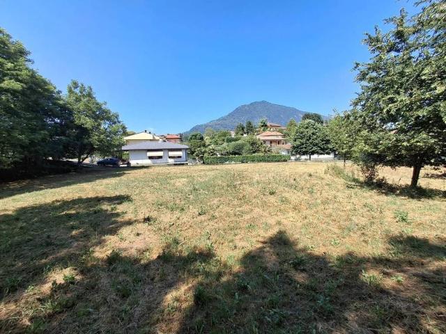 Terreno in vendita a Laveno Mombello VA