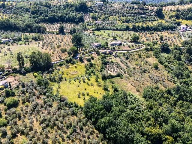 Terreno in vendita a Mompeo RI
