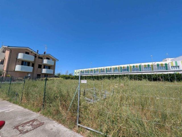 Terreno in vendita a Montecosaro MC