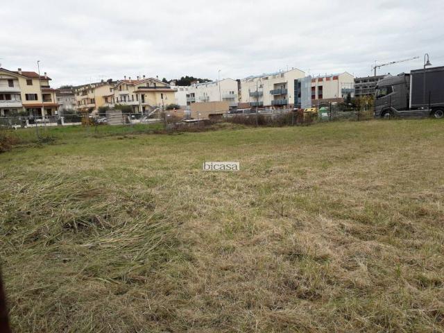 Terreno in vendita a Montelabbate PU