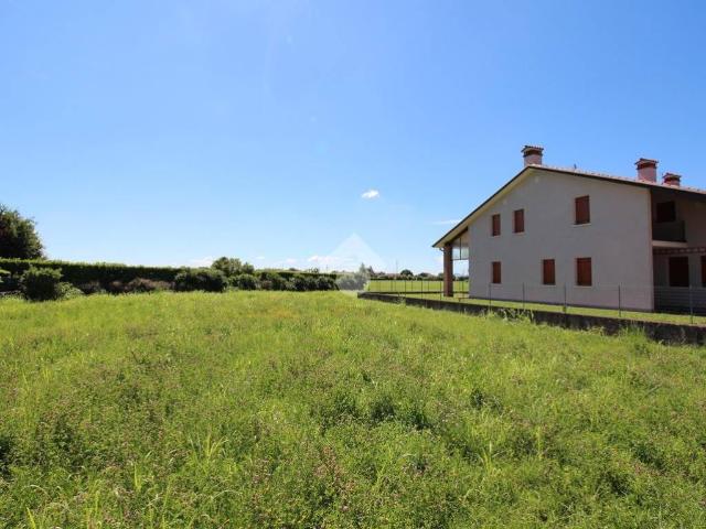 Terreno in vendita a Monticello Conte Otto VI