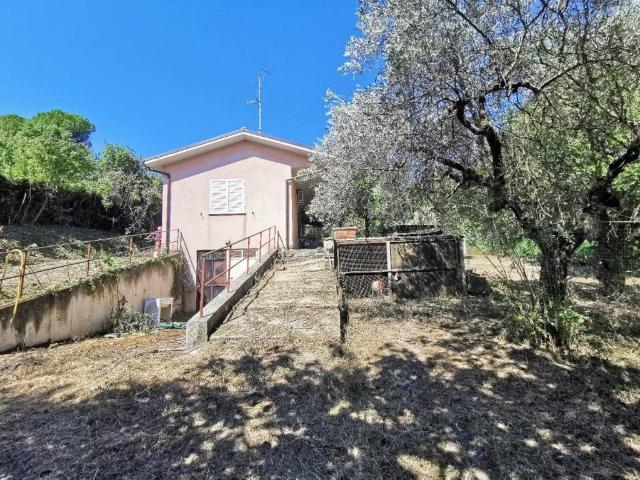 Terreno in vendita a Montopoli di Sabina RI