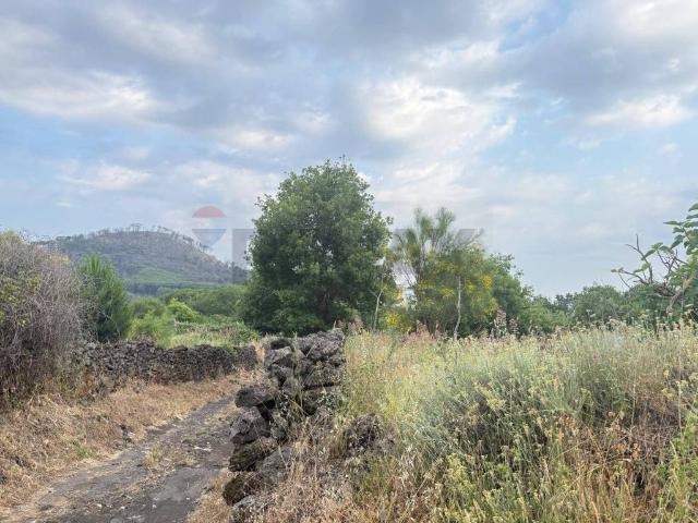 Terreno in vendita a Nicolosi CT