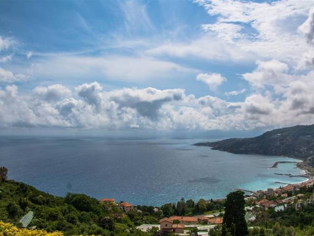 Terreno in vendita a Ospedaletti IM