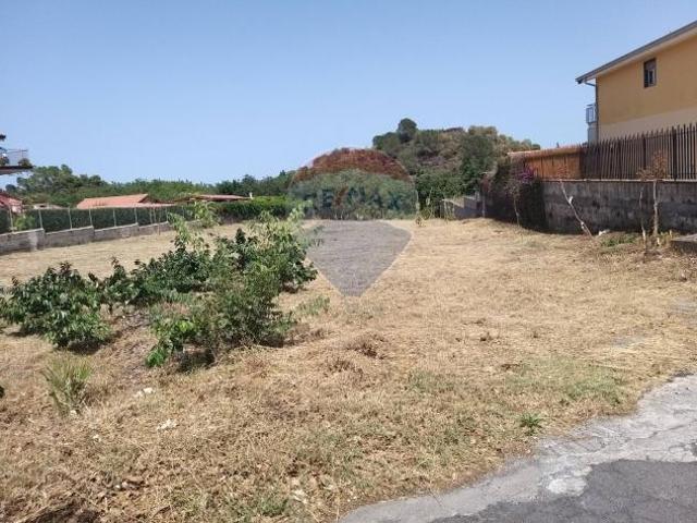 Terreno in vendita a Pedara