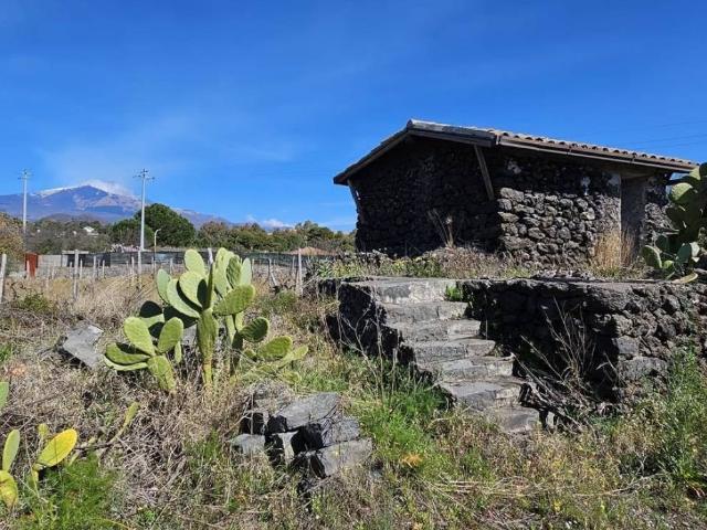 Terreno in vendita a Pedara CT