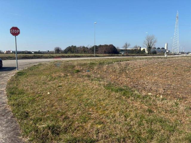 Terreno in vendita a Pradamano UD