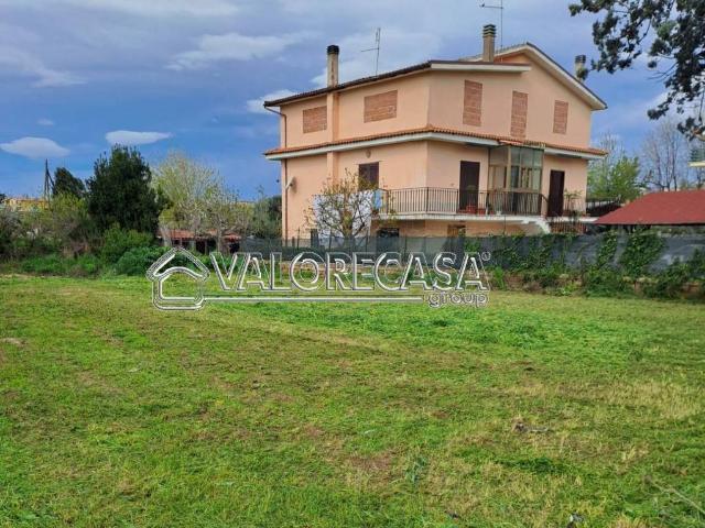 Terreno in vendita a Roma RM