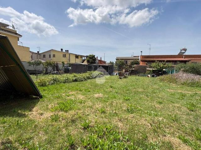 Terreno in vendita a Roma RM